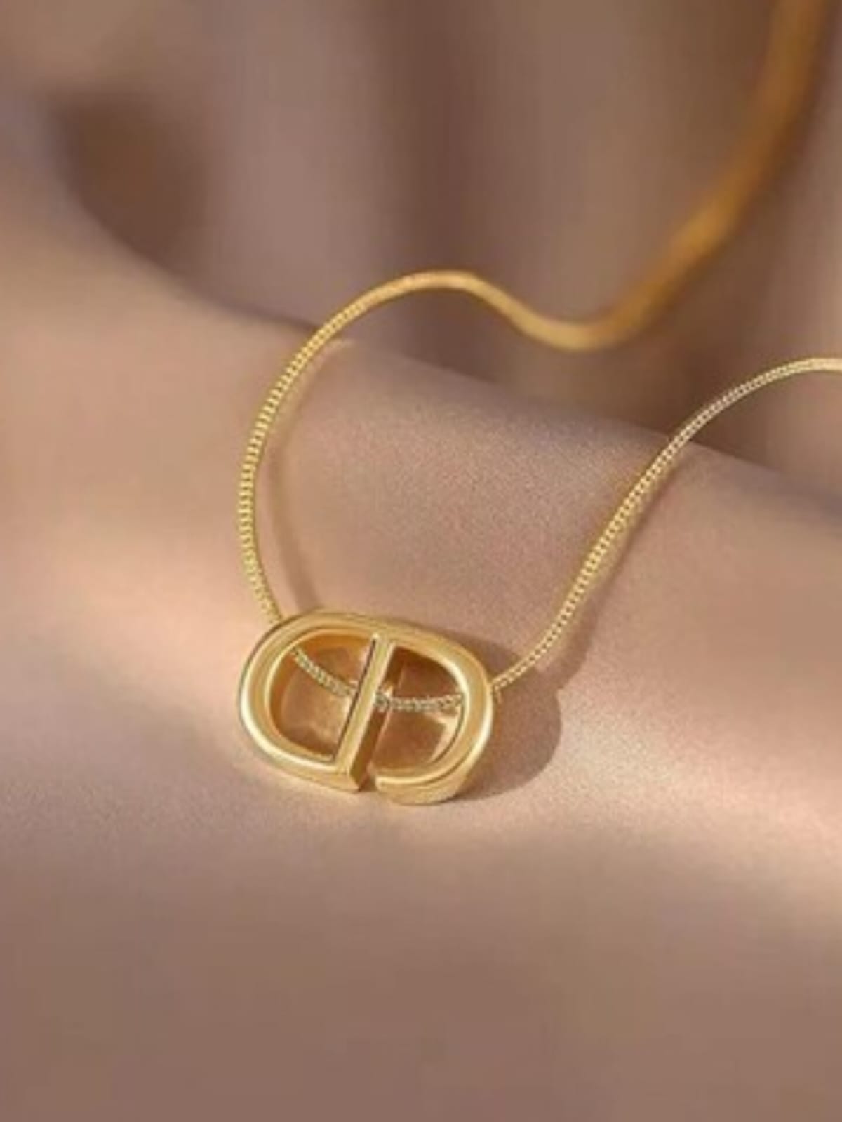 Link Luxe Neckpiece - Image 2