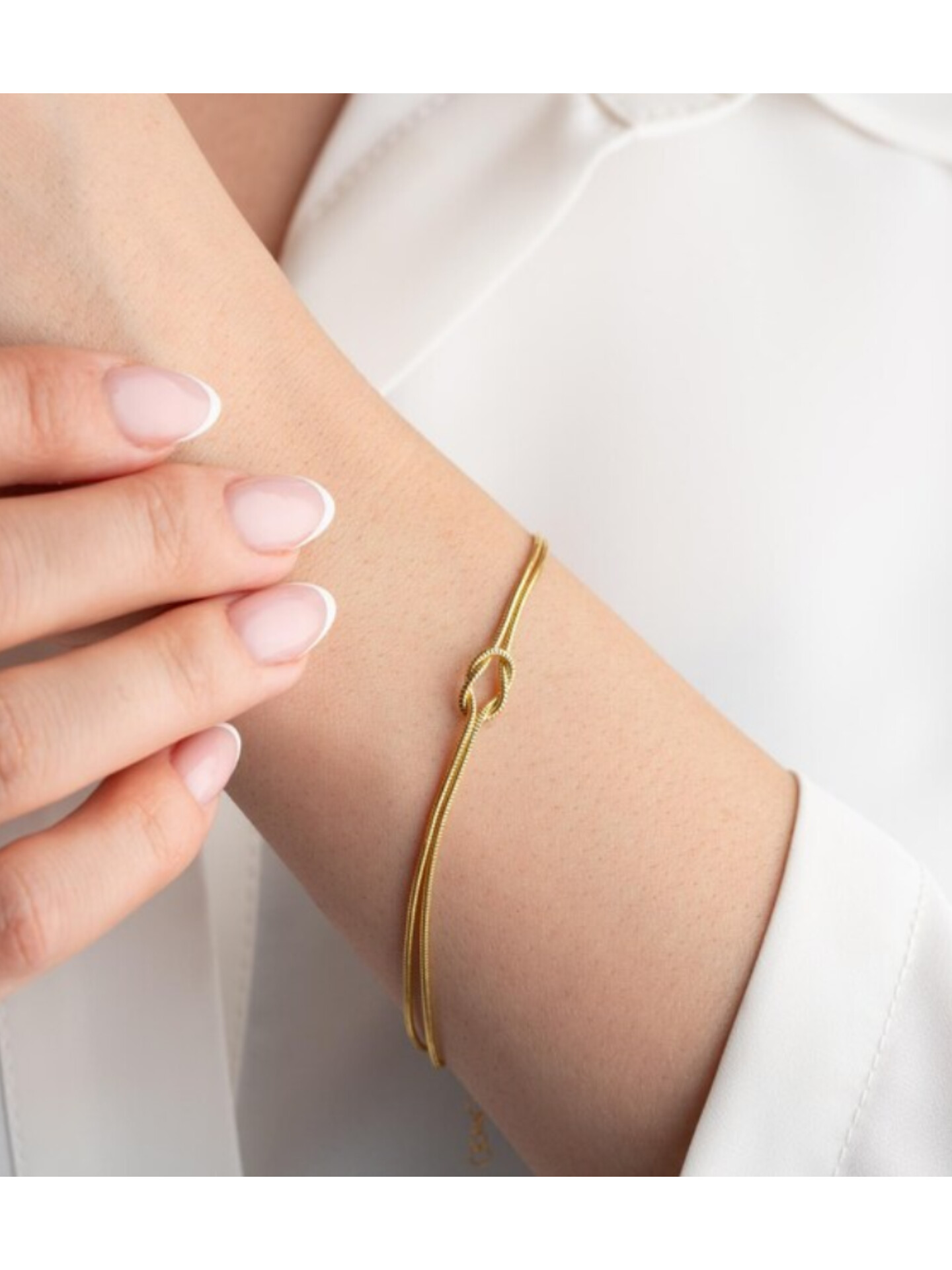 Golden Knot Elegance Bracelet - Image 3