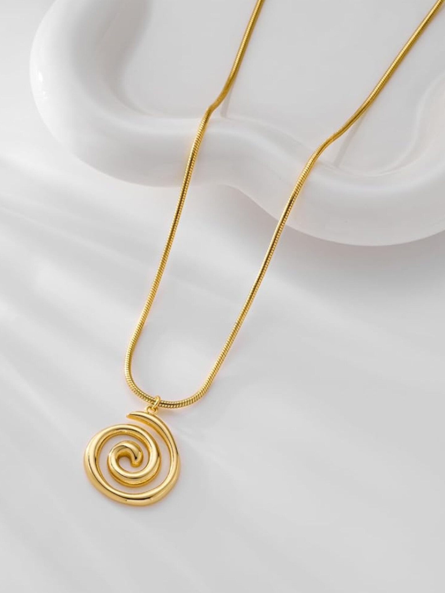 Spiral Glow Neckpiece - Image 3