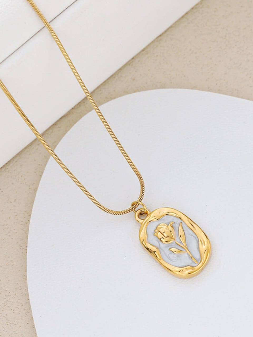 Bloom Lily Neckpiece - Image 2