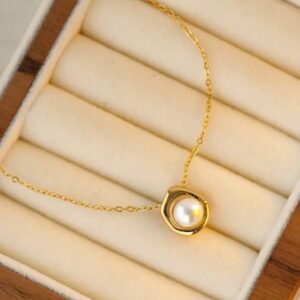 Pearl Drop Neckpiece