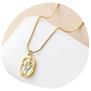 Bloom Lily Neckpiece