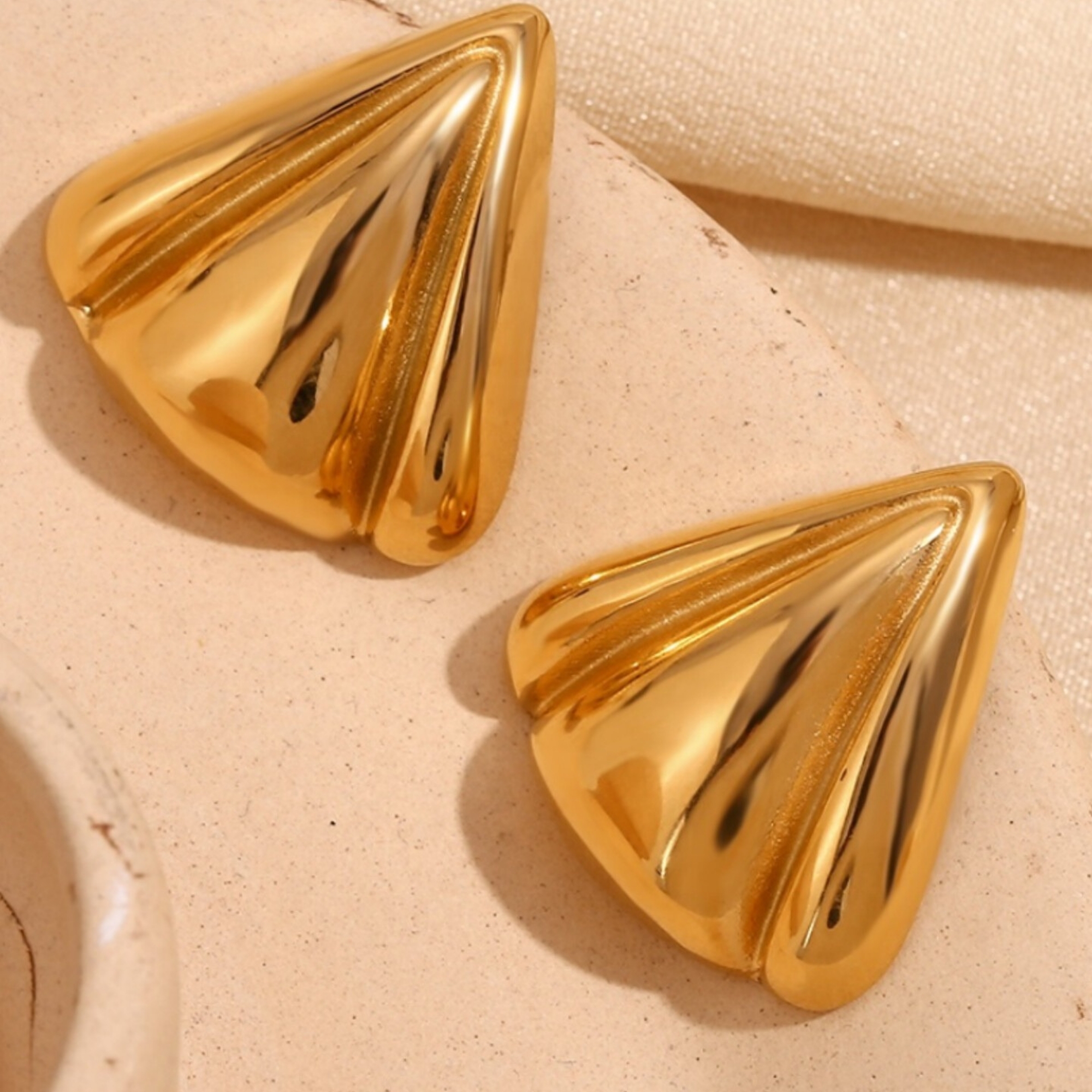 Shell Stud Earring - Image 2