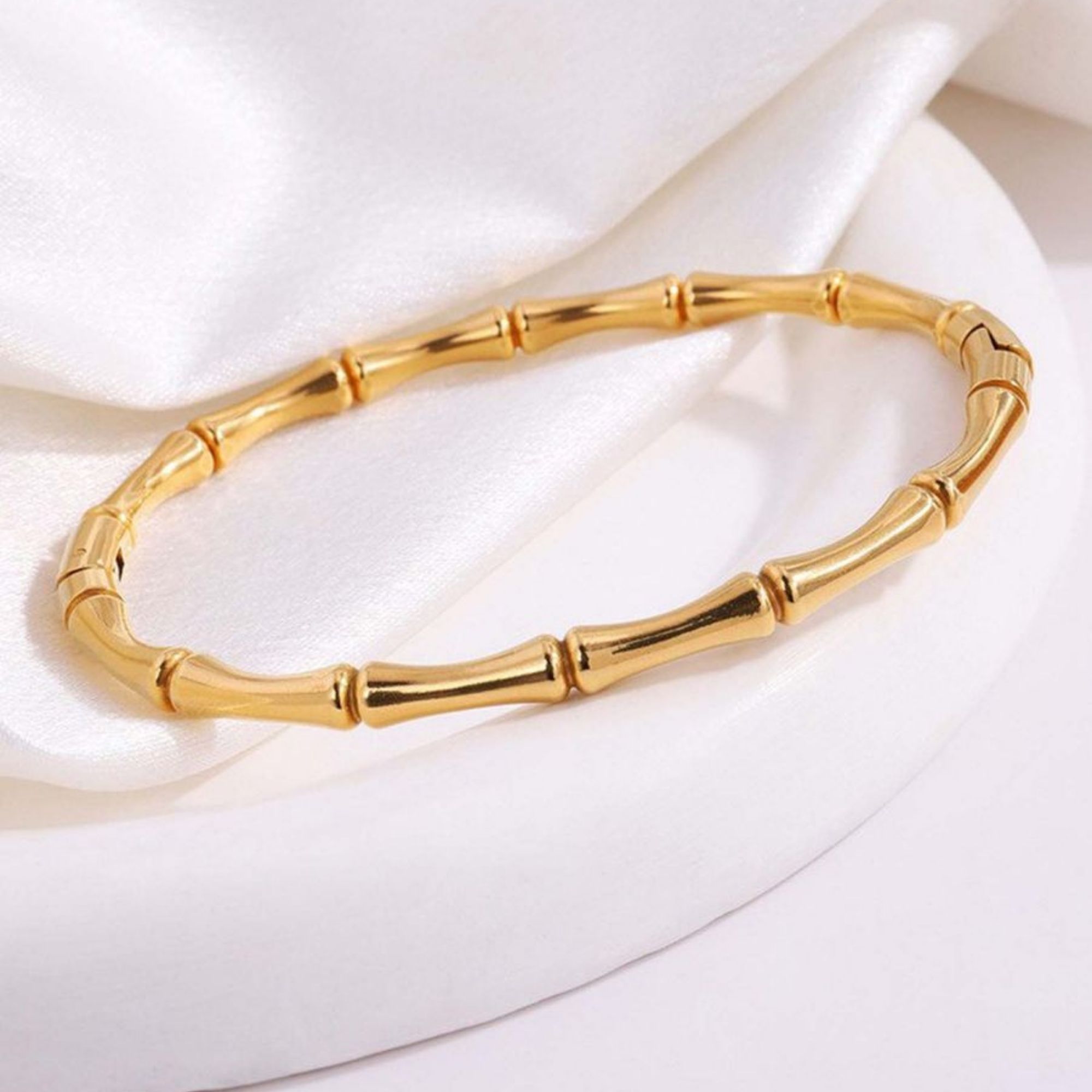 Bamboo Elegance Golden Bracelet - Image 3